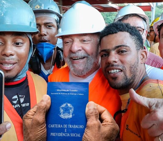 Brasil registra pior 1º semestre para geração de empregos desde do auge da pandemia em 2020.