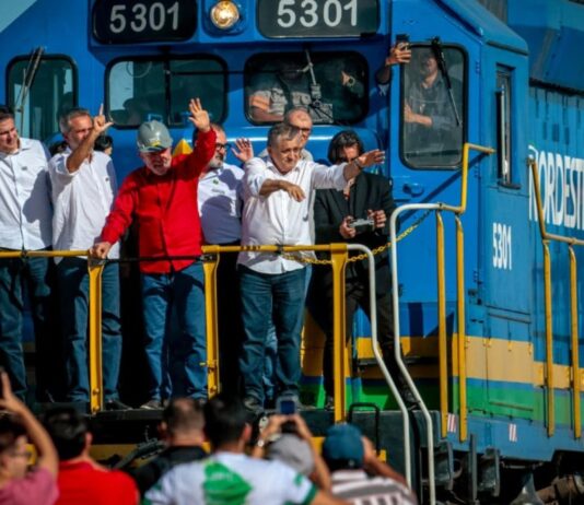 Hipocrisia: em evento no Ceará, Lula, Camilo e Elmano exaltam mulheres, mas nenhuma fez discurso.