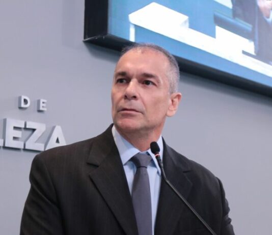 Vereador Marcelo Mendes diz que bens ocultos de Evandro Leitão é crime eleitoral.