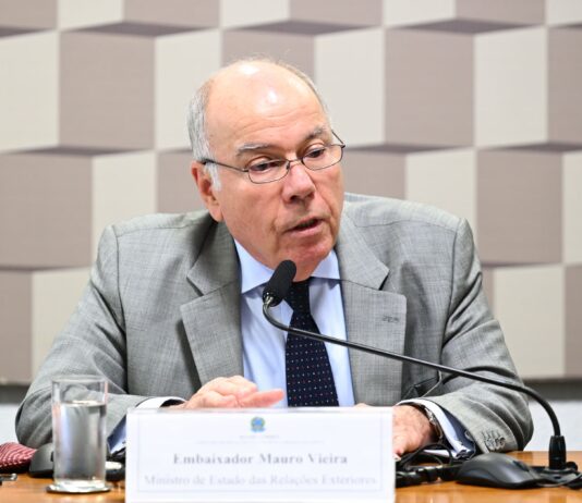 Comissão da Câmara aprova nota de repúdio ao Itamaraty e convoca Mauro Vieira