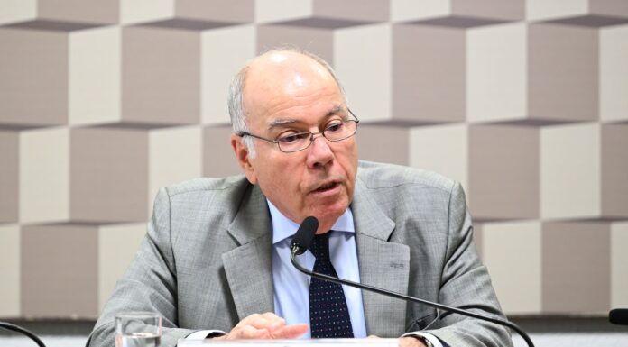 Comissão da Câmara aprova nota de repúdio ao Itamaraty e convoca Mauro Vieira