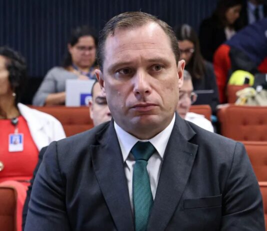Mauro Cid recebe convite para ser professor na Espanha