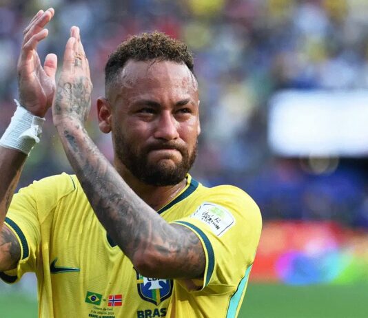 Neymar confirma aposentadoria da Seleção Brasileira como maior artilheiro do Brasil.