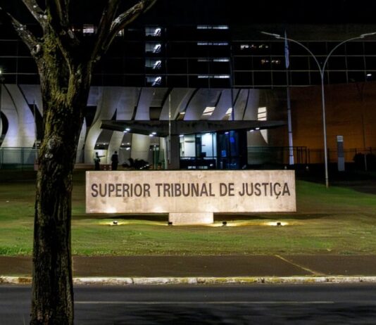 STJ decide que plano deve cobrir cirurgia facial para pessoas trans