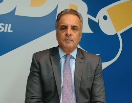 Aécio desiste de corrida ao Planalto e PSDB irá adotar a neutralidade
