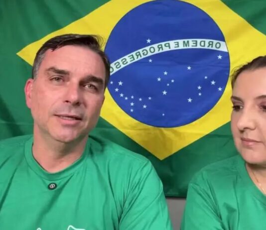 Flávio anuncia plano para mulheres com internet gratuita