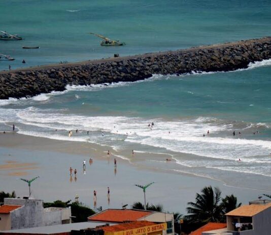 Não é Oriente Médio, é o Ceará: cabeça e braço de homem são encontrados em praia de Fortaleza.