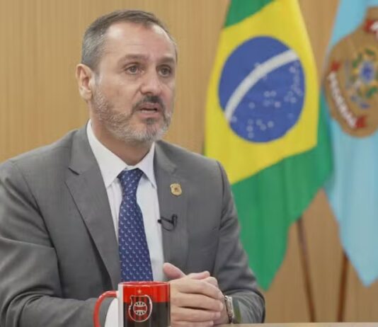 Após EUA descobrir esquema de 10 bilhões de reais do PCC, diretor da PF de Lula diz que houve prejuízo a investigação.