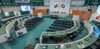 Única sessão semanal na Alece é encerrada por falta de deputados