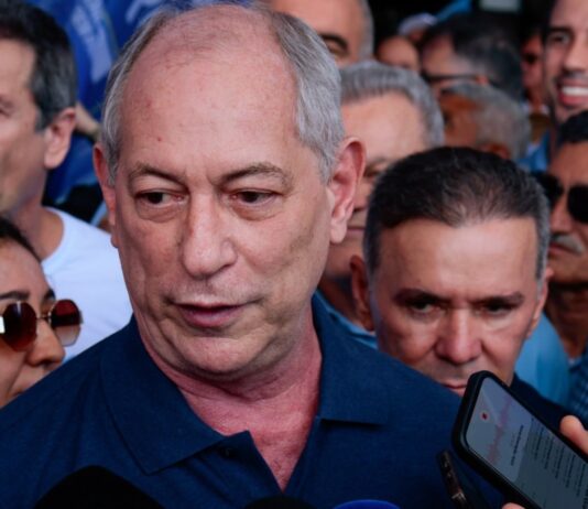 Ciro depõe como testemunha em inquérito sobre facções e eleições
