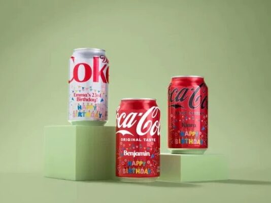 Coca-Cola proíbe latas personalizadas com frases cristãs, mas permite com frases contra Deus e Jesus.