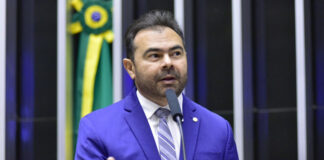 MPE pede impugnação da candidatura de ex-secretário de educação dos governos petistas, Idilvan Alencar, por 5 contas irregulares no TCE.