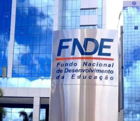 PF mira esquema de desvio de mais de 20 toneladas de livros da Educação