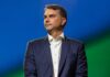 Flávio Bolsonaro diz que vão discutir a quantidade de etanol na gasolina: “A gasolina virou etanol”.