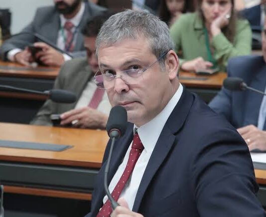 STF pede explicação a Lindbergh sobre repasse ao MST do Paraná