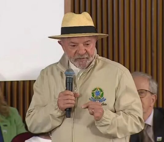 “O PT é uma merda? É. Mas é minha merda”, declara Lula
