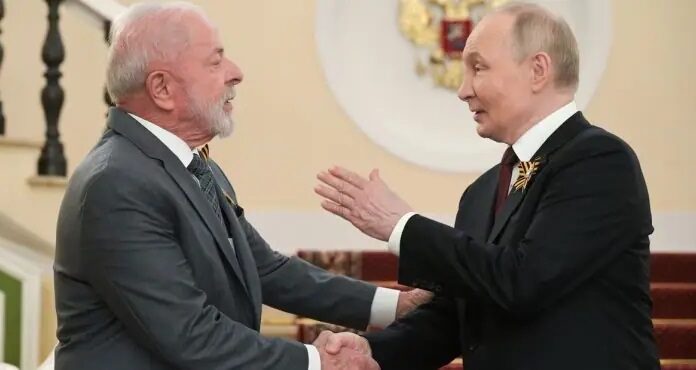 Próximo as eleições, Lula recebe assessor de Putin fora da agenda