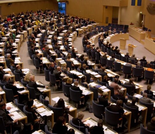 Suécia aprova redução da maioridade penal para 14 anos