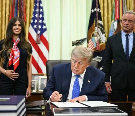 Trump acaba com obrigatoriedade da vacina contra covid-19 para crianças