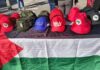 Ambulantes vendem bandeira palestina e quepe de Che antes de ato do PT
