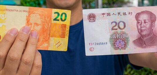 Brasil prepara emissão de títulos públicos em moeda chinesa