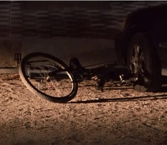 Ciclista é morto a tiros em frente a escola no José Walter, em Fortaleza