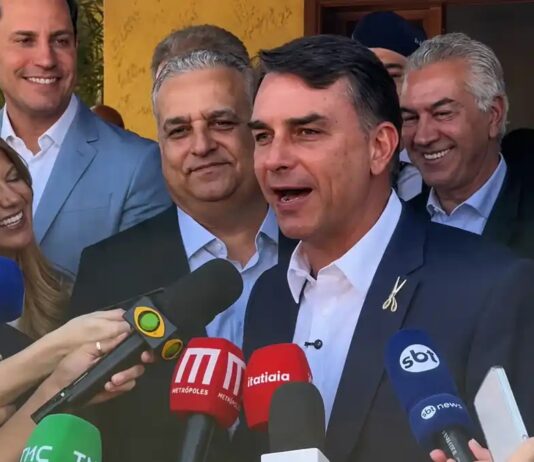 Flávio nega que trocará Gaspar como vice e diz que acusações contra deputado são ‘farsa’