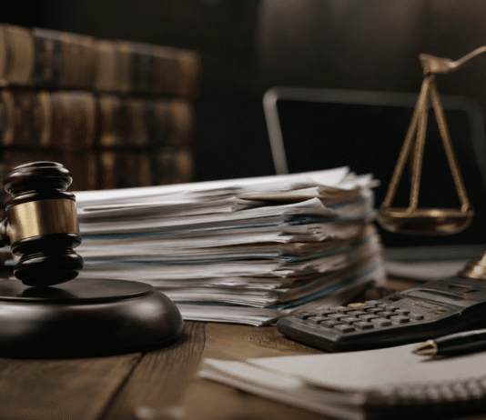 Cobranças judiciais de dívidas batem recorde no Brasil em 2025, aponta CNJ