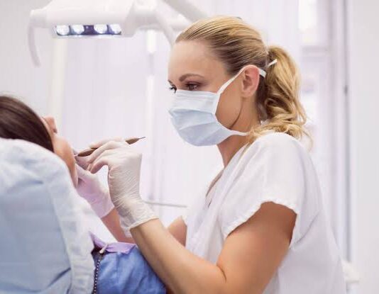 Justiça anula regra que permitia a dentistas realizar harmonização facial
