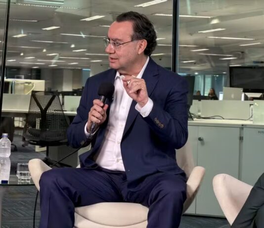 Augusto Cury defende taxação de big techs e diz que levaria Zuckerberg a tribunal internacional