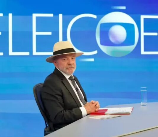 Lula defende Lulinha, reclama da imprensa e promete criar mais um ministério