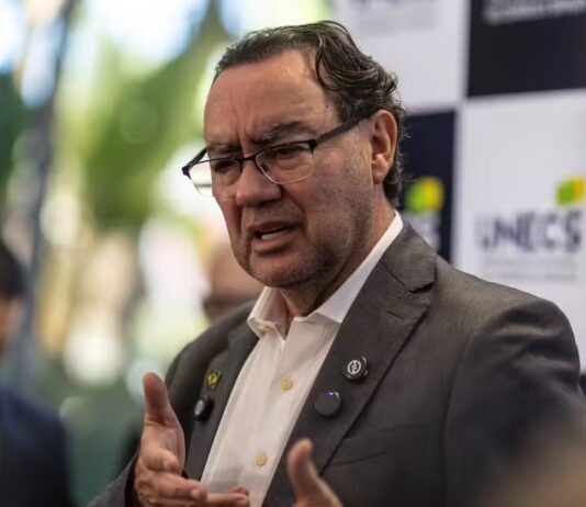 Campanha de Augusto Cury admite omissão de bens nos EUA
