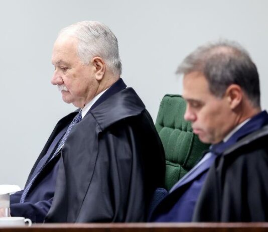 Fachin retira de pauta sessão de julgamento sobre atuação de Mendonça no Caso Master