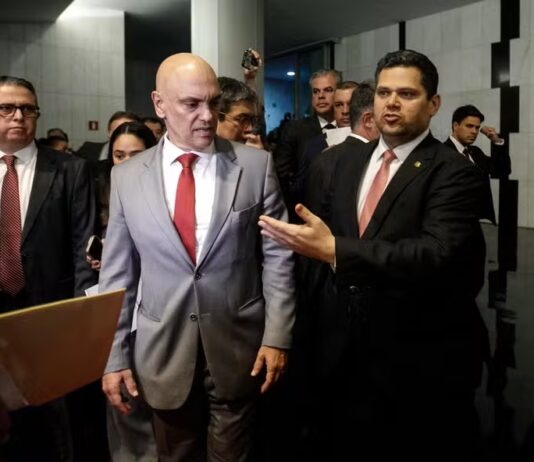 Alcolumbre diz que “Não é normal” 109 pedidos de impeachment de ministros do STF