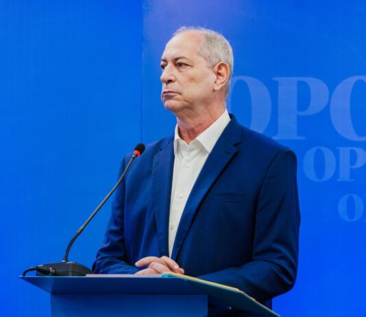 Após a TV Cidade mudar regras do debate em cima da hora, Ciro Gomes anuncia que não participará.