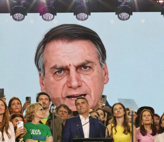 TSE define critérios sobre deepfake e rejeita multa a Flávio por uso de IA