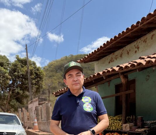 Carlos Kleber denuncia situação de famílias da Ceasinha de Redenção