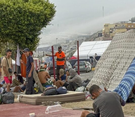 Governo esquerdista da espanhã contraria moradores e deve instalar tendas para imigrantes ilegais em Ceuta