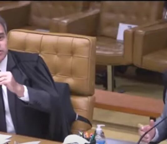 “Quer resolver de forma transparente? Vou levar ao plenário e quero a imprensa presente”, desafiou Mendonça a Moraes.