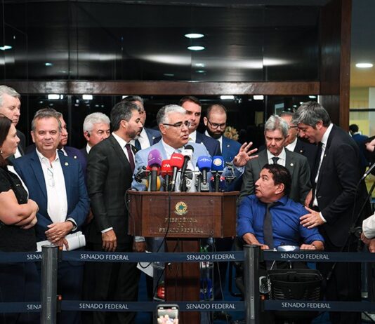 Oposição dribla Alcolumbre e marca sessão de comissão para usar como palanque contra Moraes