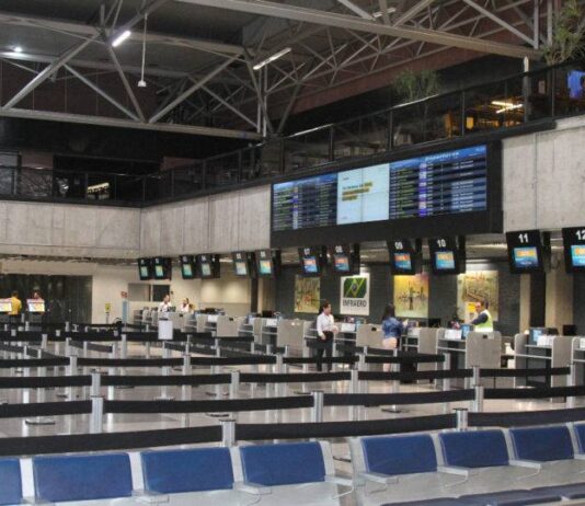 Companhias aéreas avaliam cortar ou deixar de ampliar operações diante de novo imposto criado por Lula para 2027