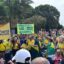 Ato em Brasília pede impeachment de Moraes em meio à crise no STF.