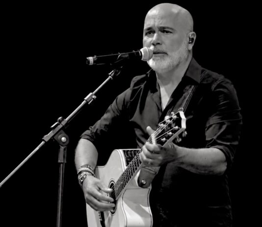 Cantor Rick morre em acidente de helicóptero em Santa Catarina