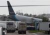 Avião da Amazon invade estrada próxima ao aeroporto de Miami e cinco pessoas morrem