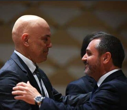 Dino diz que Andrei não poderia ser afastado por cumprir ordem de Moraes