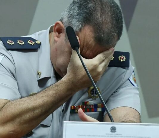 Coronel Naime foi encontrado desacordado em cela e levado a hospital