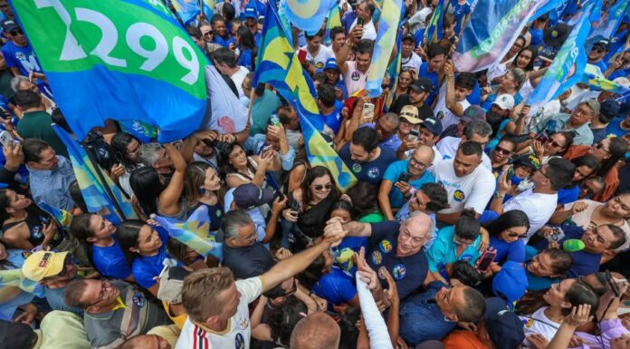 “O povo não aguenta mais pagar tanto imposto”, afirma Ciro Gomes em visita a Tauá