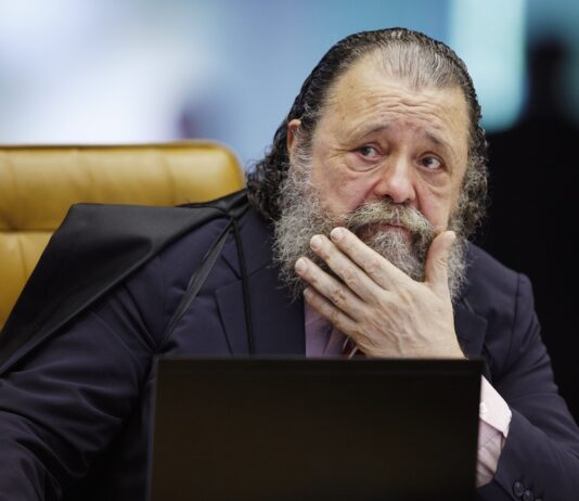 “Não estamos mais seguindo a Constituição”, diz ex-ministro Eros Grau.