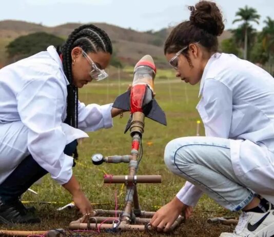 Prefeitura não paga inscrição e 25 alunos de Fortaleza perdem jornada de foguetes