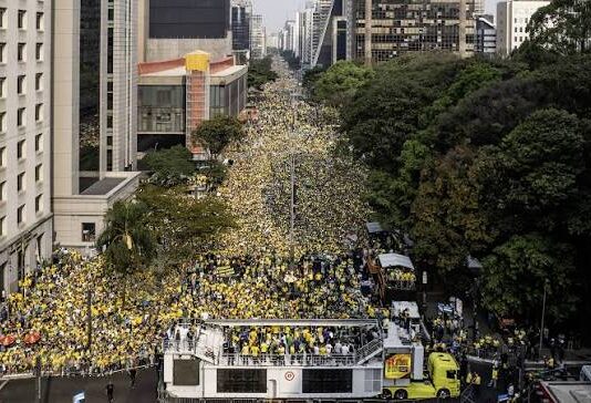 7 de Setembro: atos da direita ganham força com caso Master e reação de Moraes contra Mendonça
